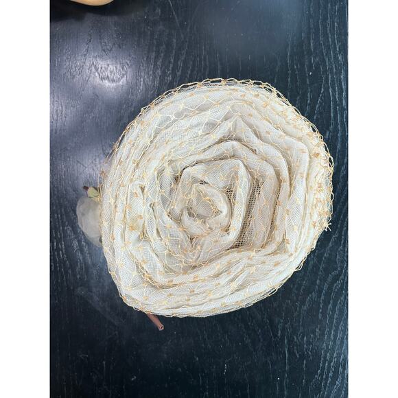 Union Made- Vtg- Pillbox hat- Cream with white floral accent- beige lace netting - Picture 7 of 7